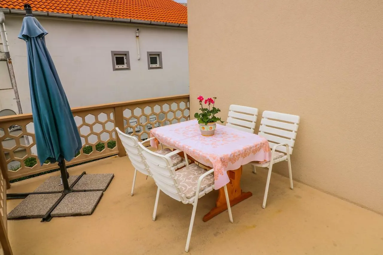 Apartments Magla With Terrace Baska