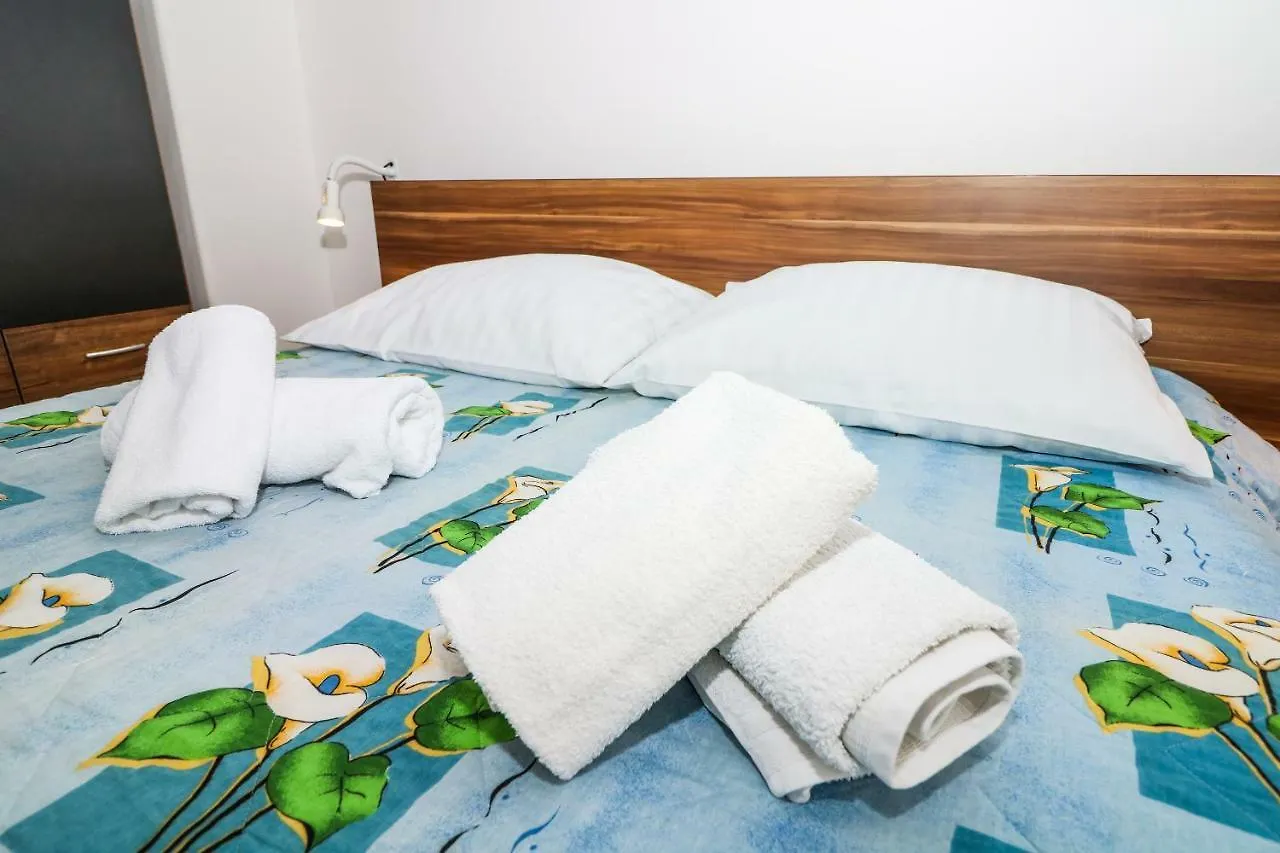 Apartments Magla With Terrace Baska  0*, Baska (Krk)