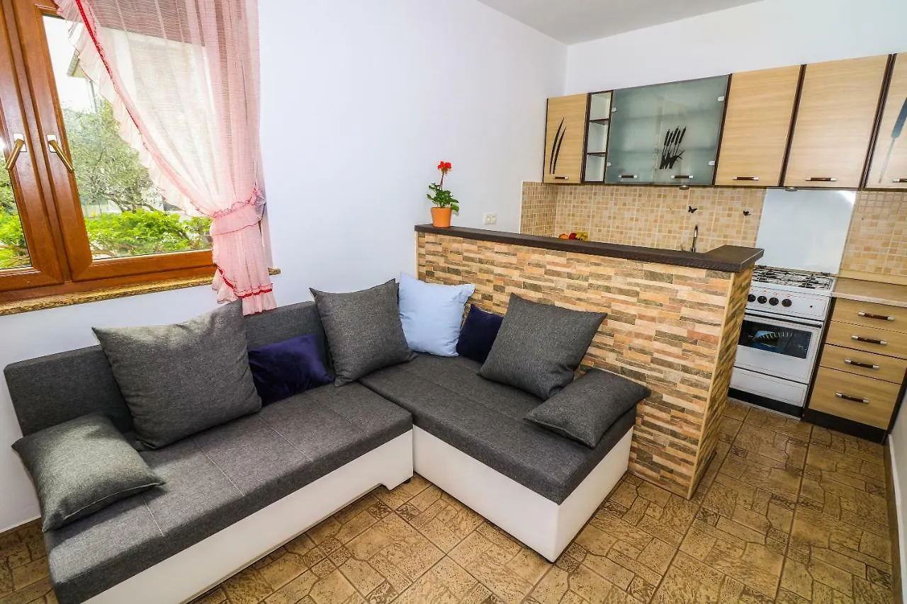 Apartments Magla With Terrace Baska  0*, Baska (Krk)
