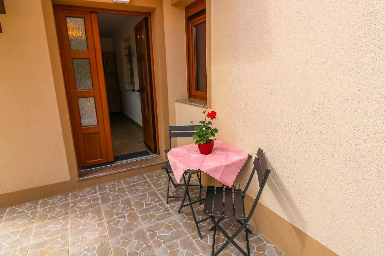Apartments Magla With Terrace Baska