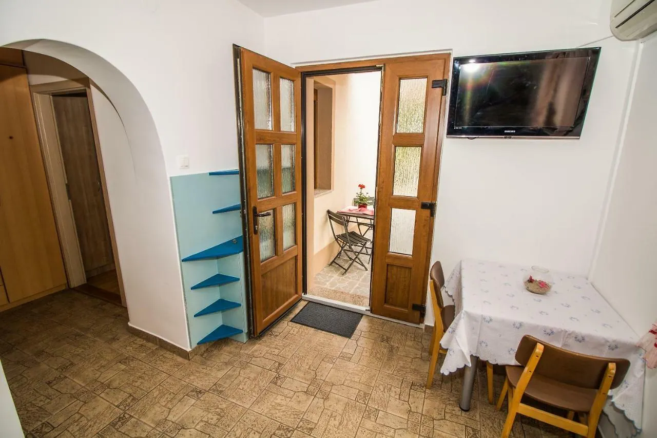 Apartments Magla With Terrace Baska  Baska (Krk)